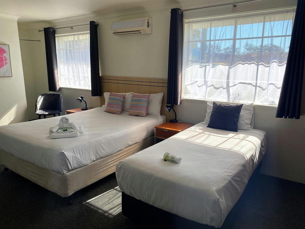 Queen Single (Verandah) Room