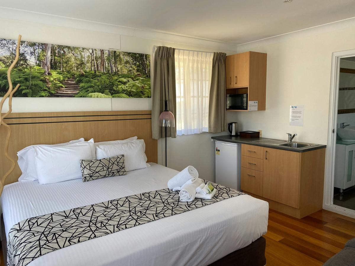 Spa Suite Bed & Kitchenette area