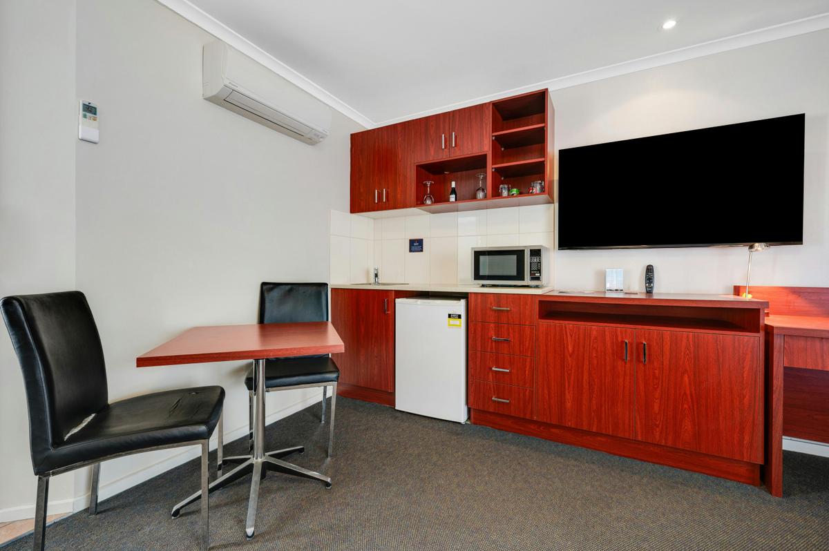 Executive Queen Spa Suite
