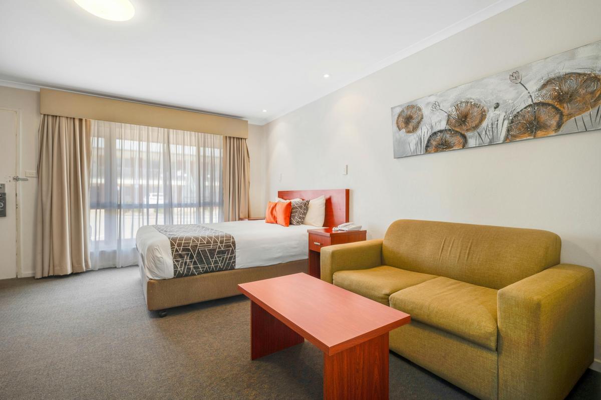 Executive Queen Spa Suite