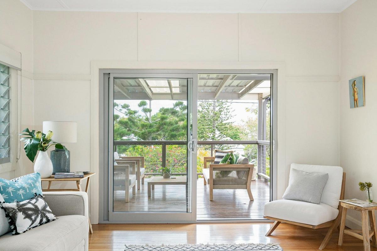 The White Rabbit - Byron Bay - Entry Sitting Area b