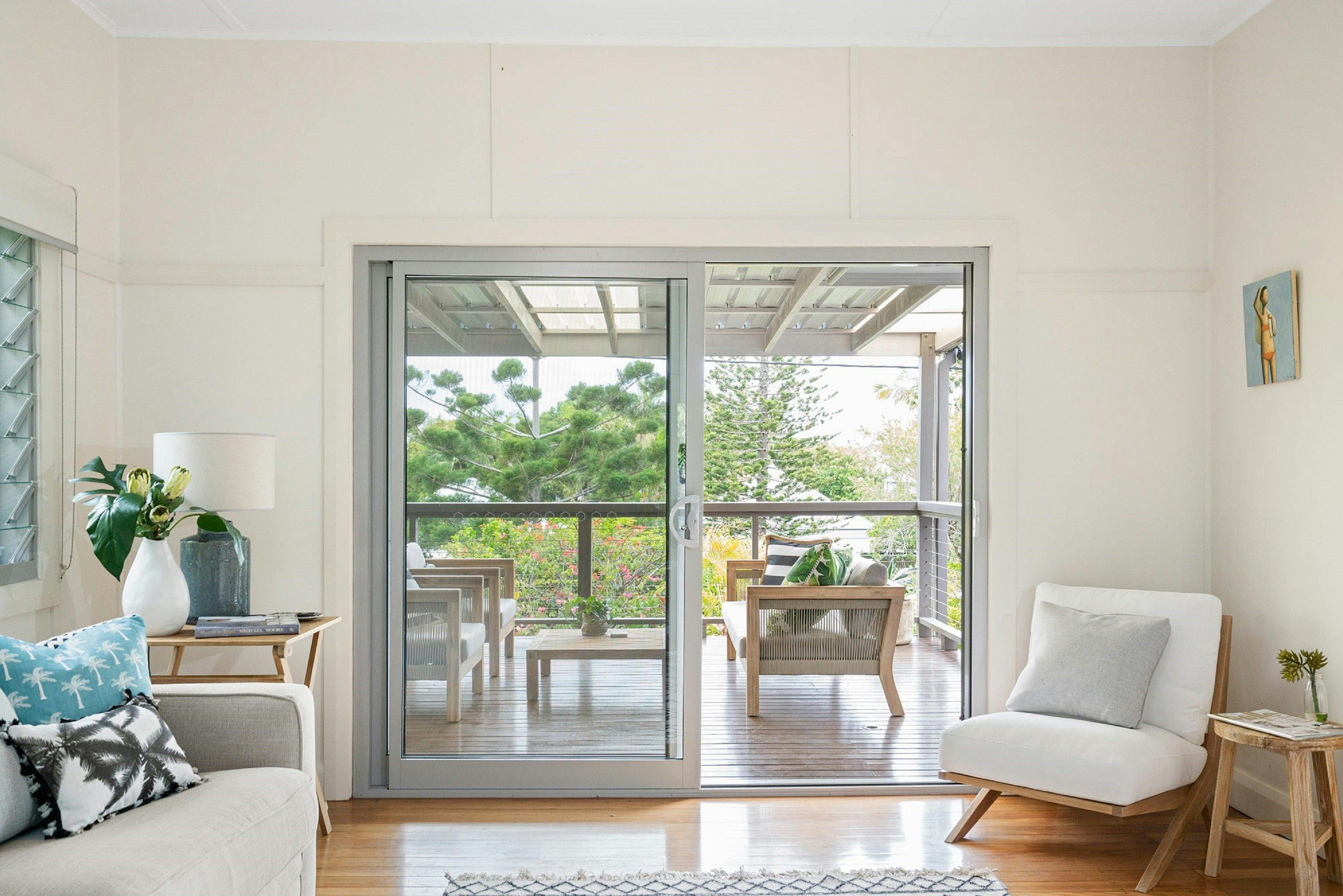 The White Rabbit - Byron Bay - Entry Sitting Area b