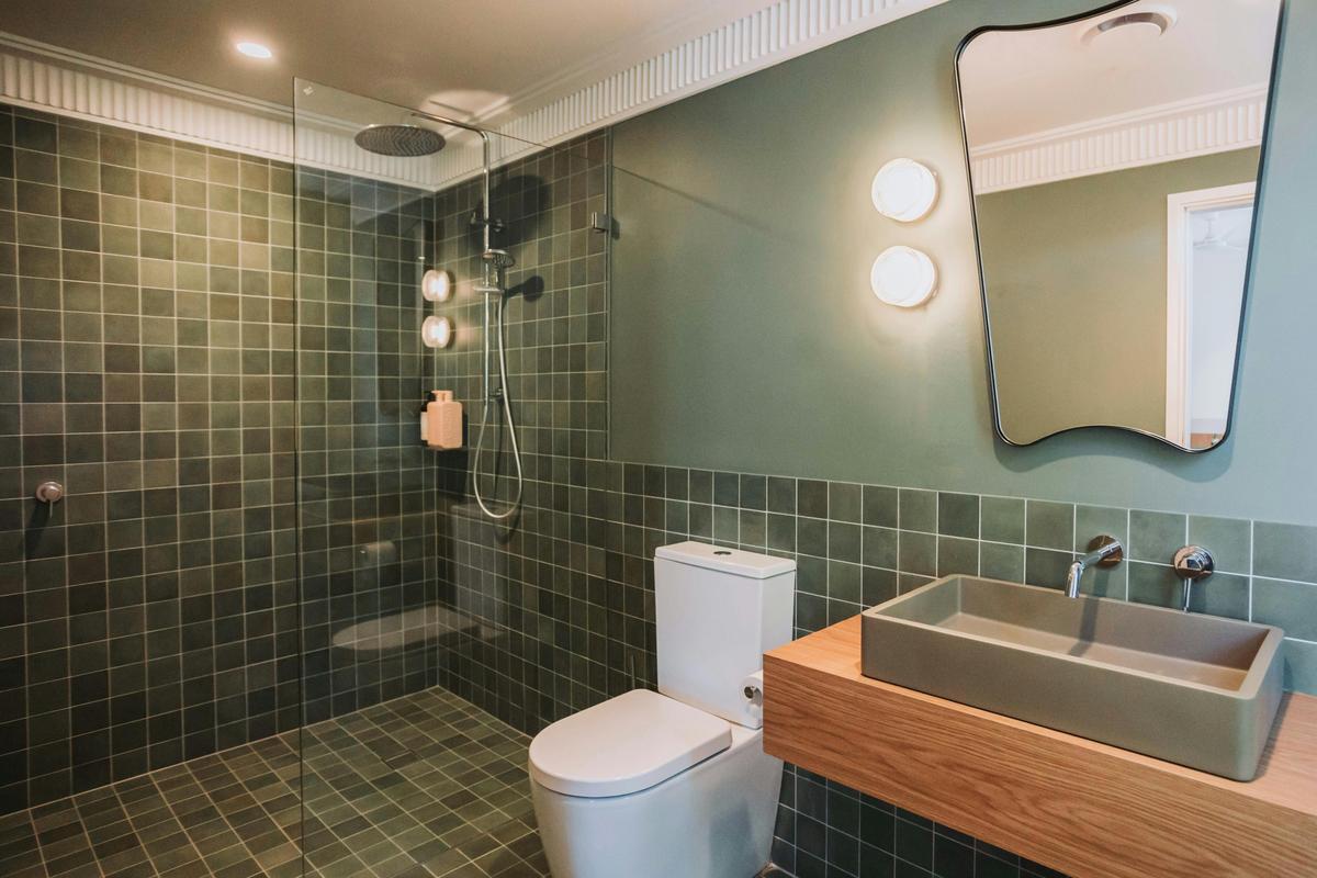 Deluxe bathroom