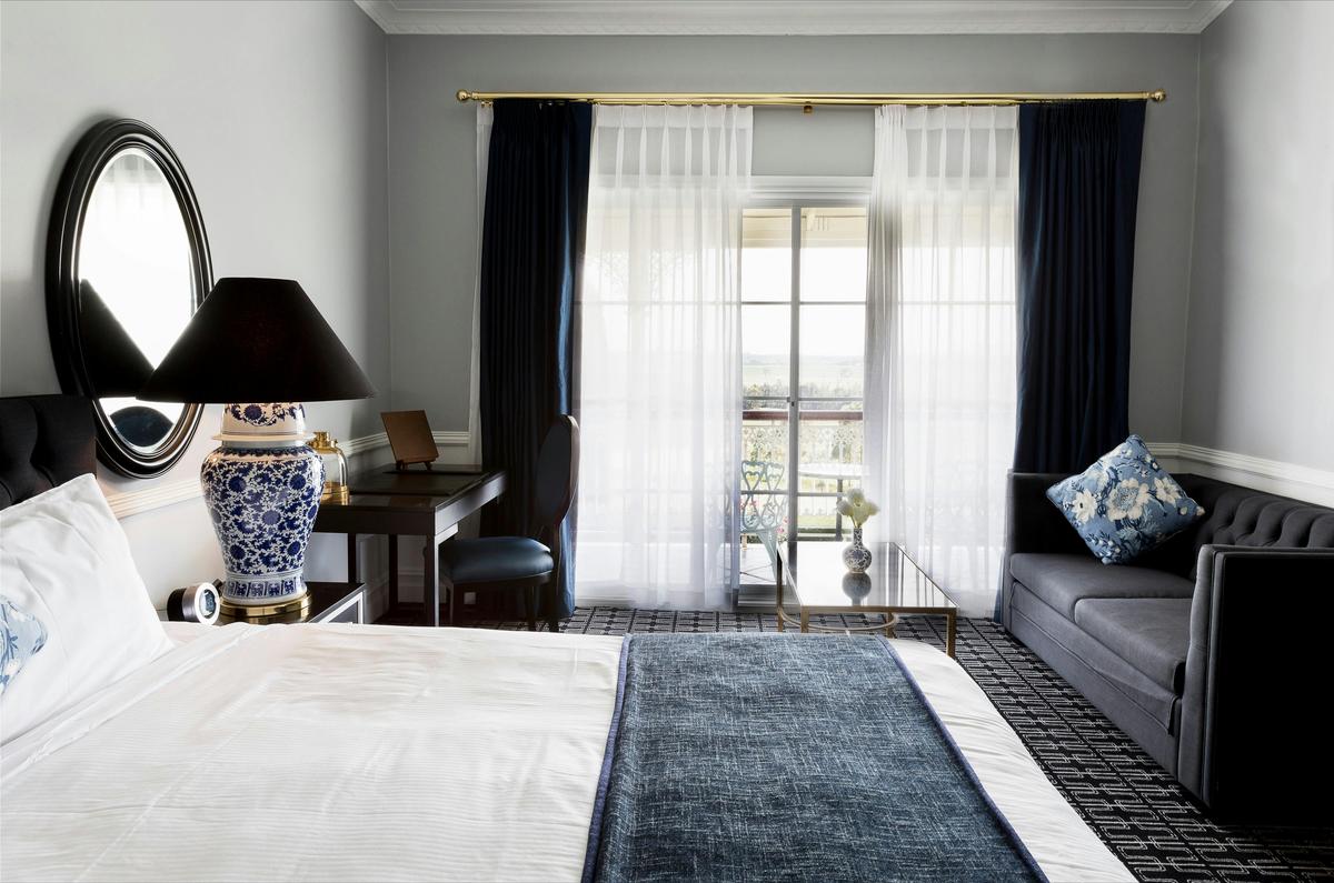 Deluxe Room Queen and Sofa