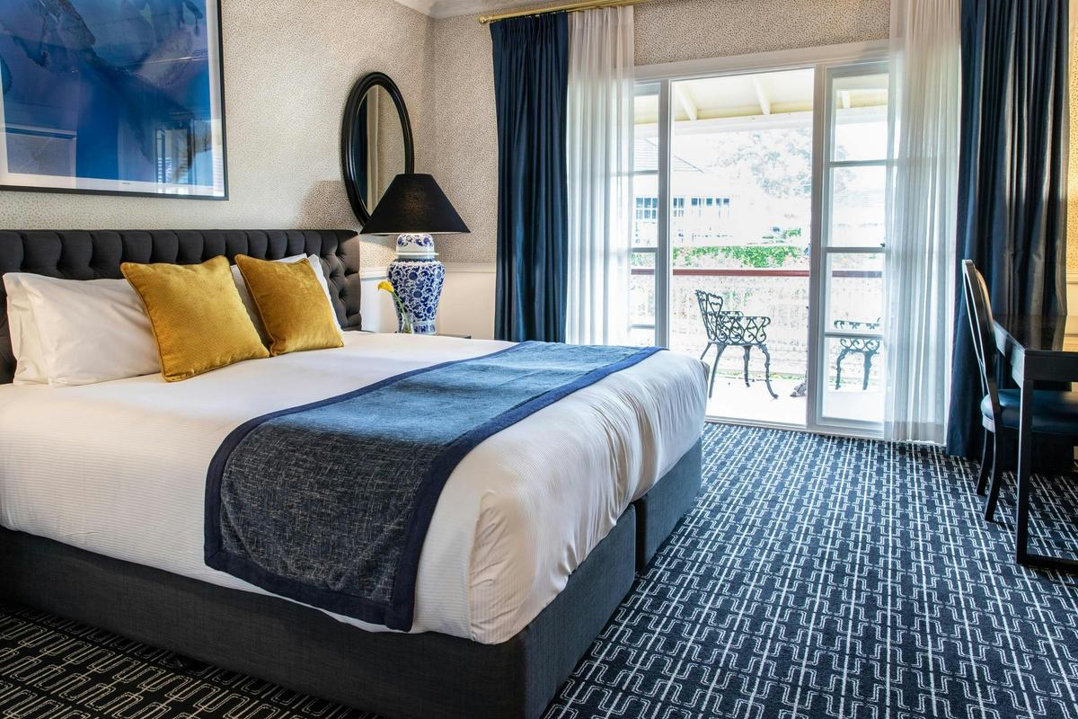 Standard Room - King Bed