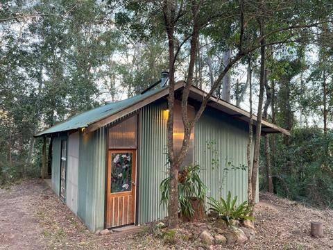 Gumnut Hut holiday cottage at Wangat Lodge Dungog, Barrington Hunter Valley, River, hiking , swiming