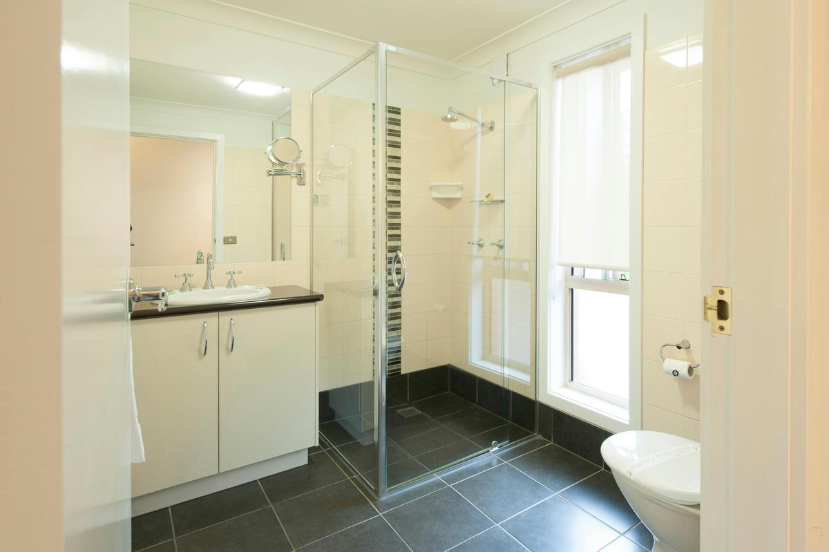 Executive Suite - Bathroom