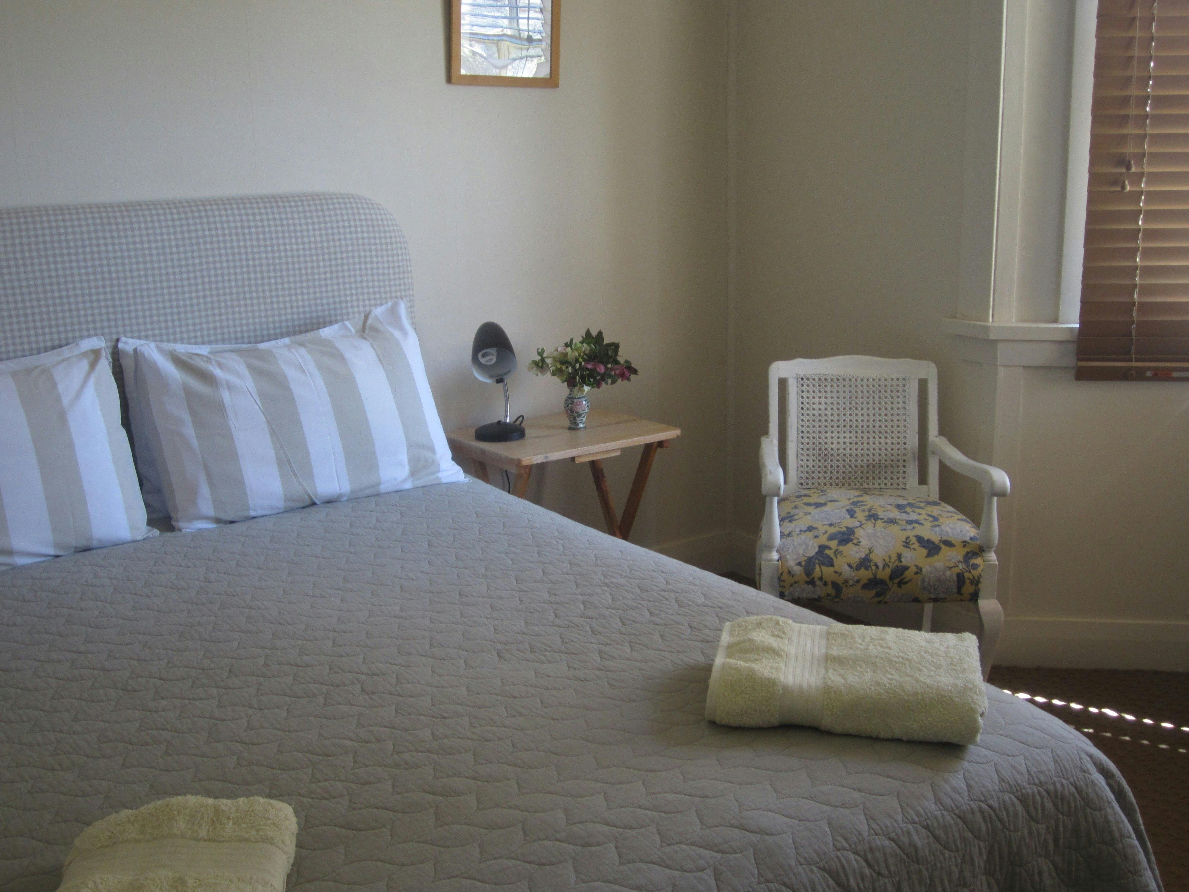 Valley Views Cottage - bedroom