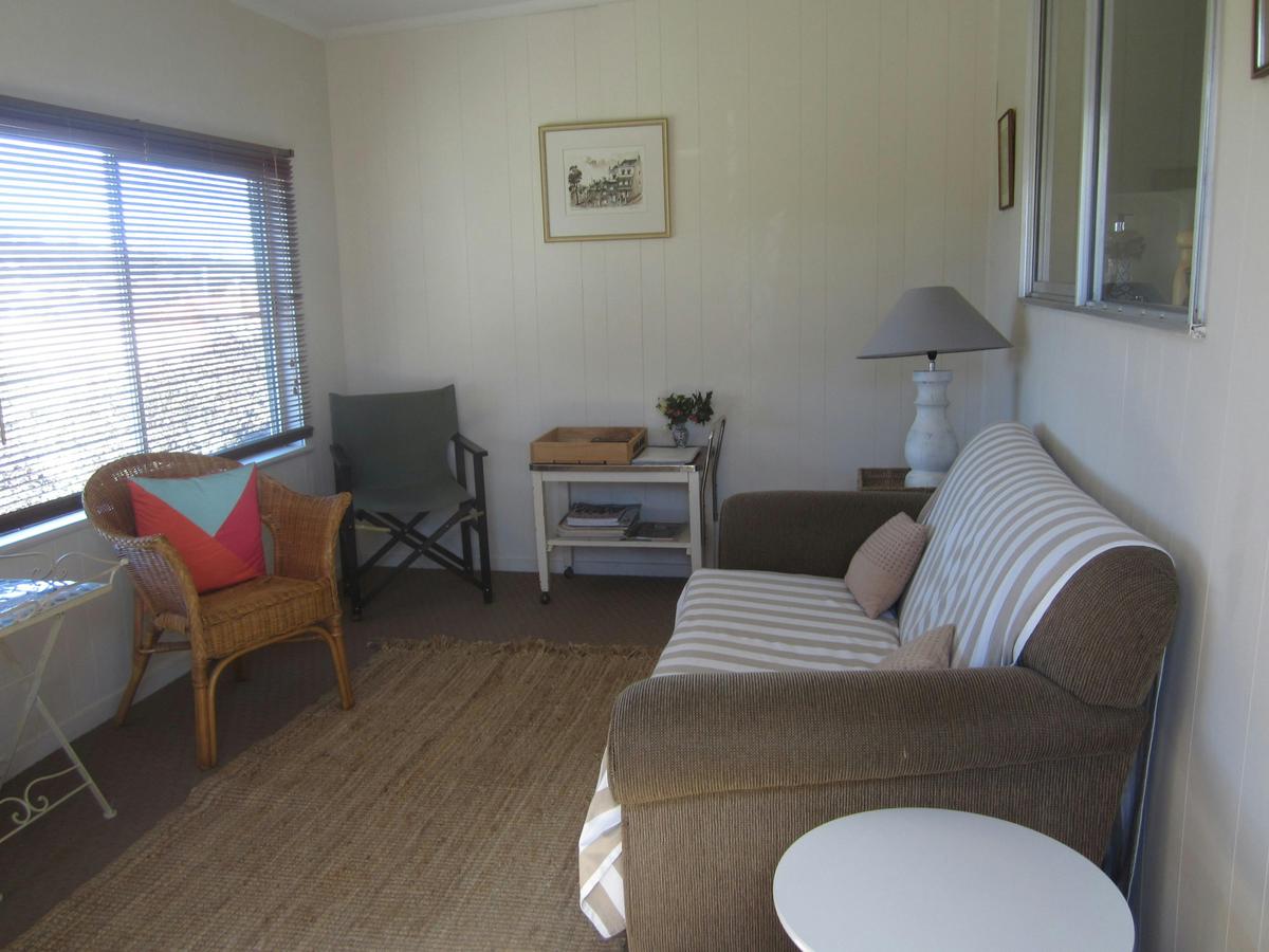 Valley Views Cottage - sunroom