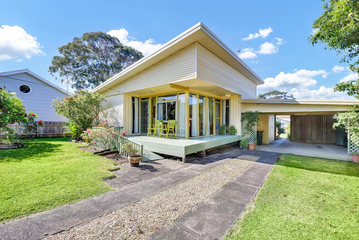 Vincentia Beach Bungalow