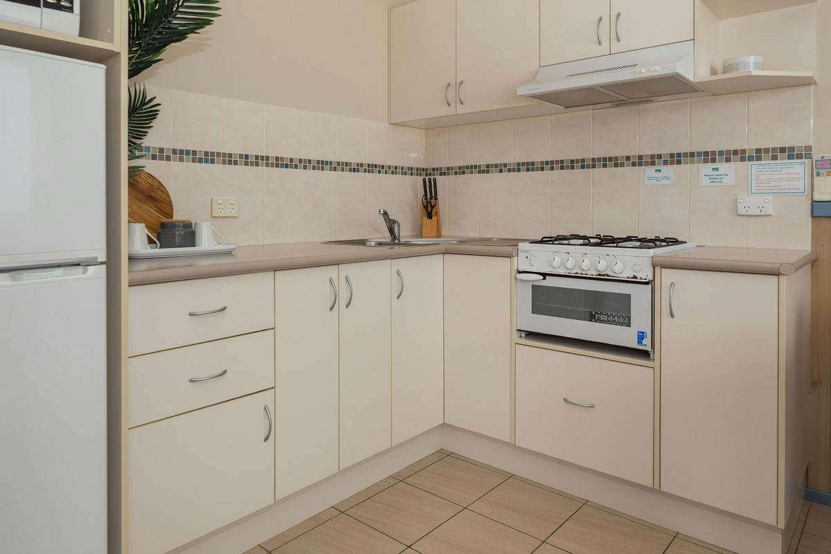 Elevated Beach View cabin - kitchen