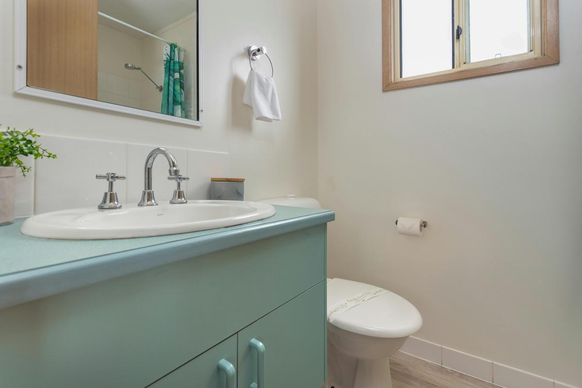 Elevated Holiday Unit - bathroom