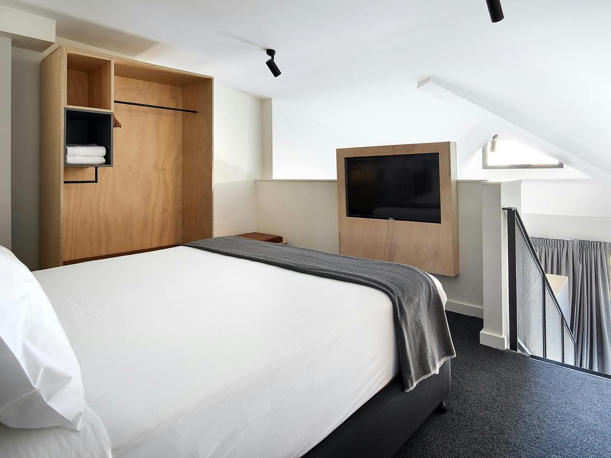 Veriu Broadway Loft Suite Bedroom