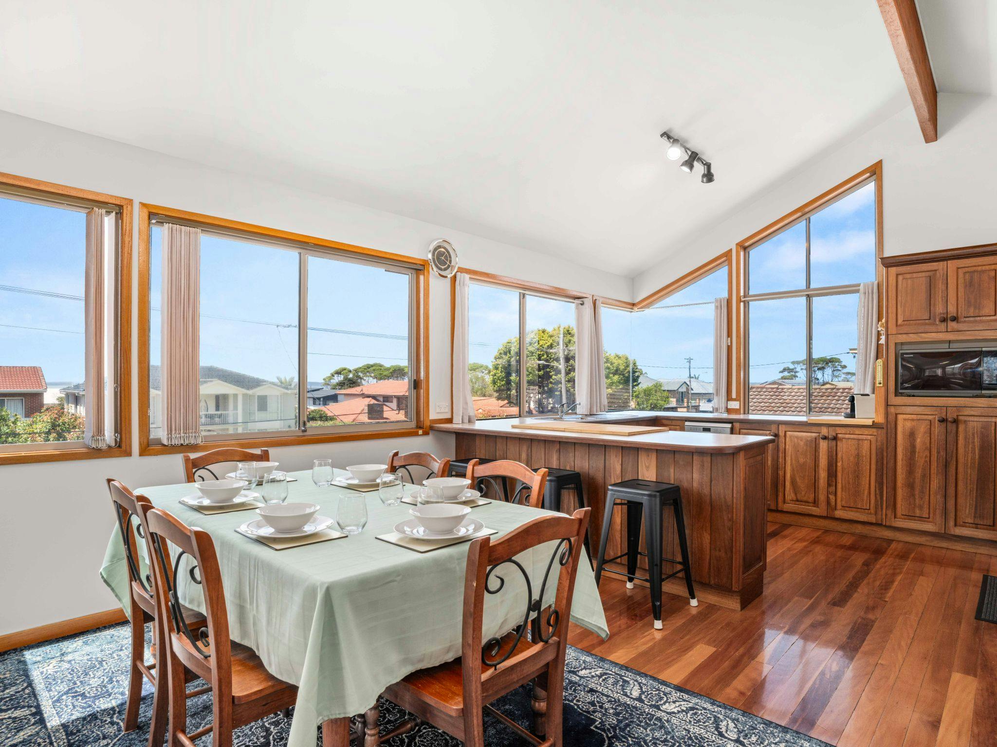 Wavesong by Experience Jervis Bay