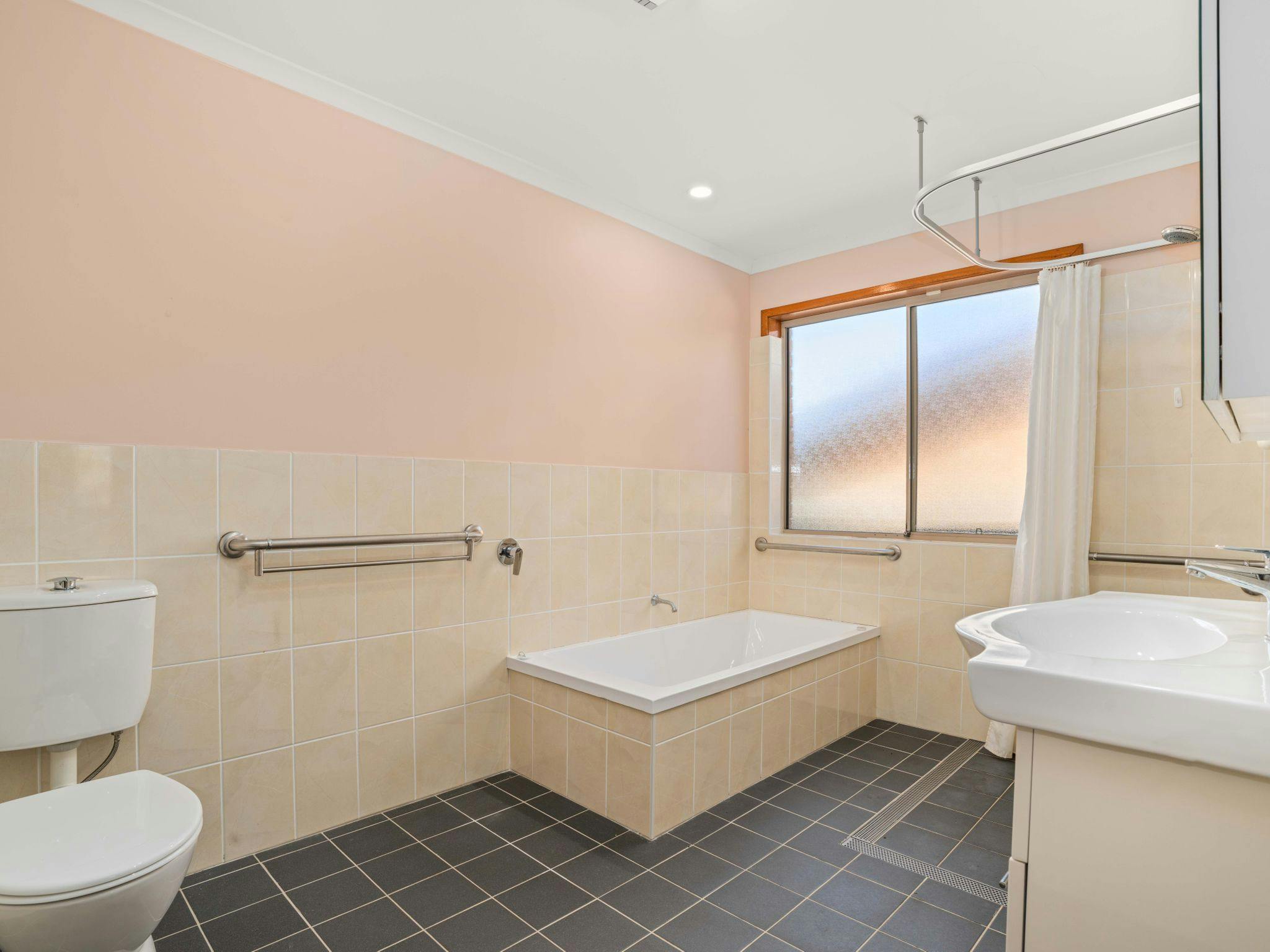 Wavesong by Experience Jervis Bay