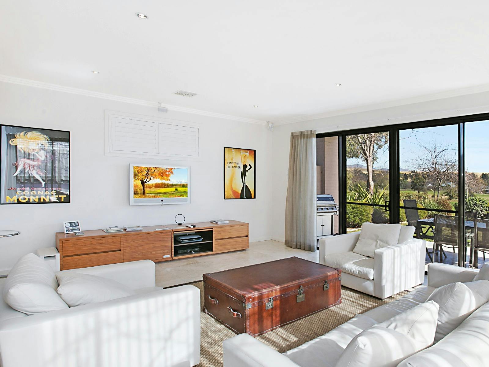 Villa Saachi lounge room