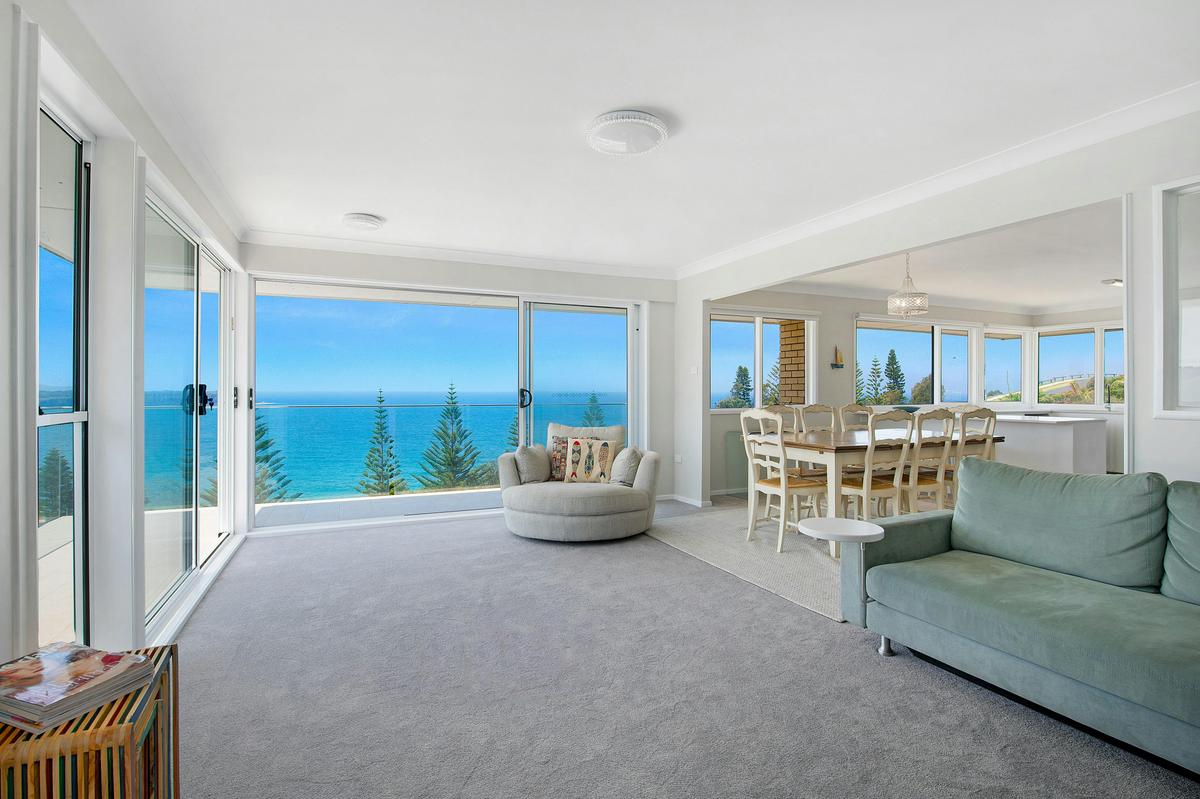 Lounge/Dining