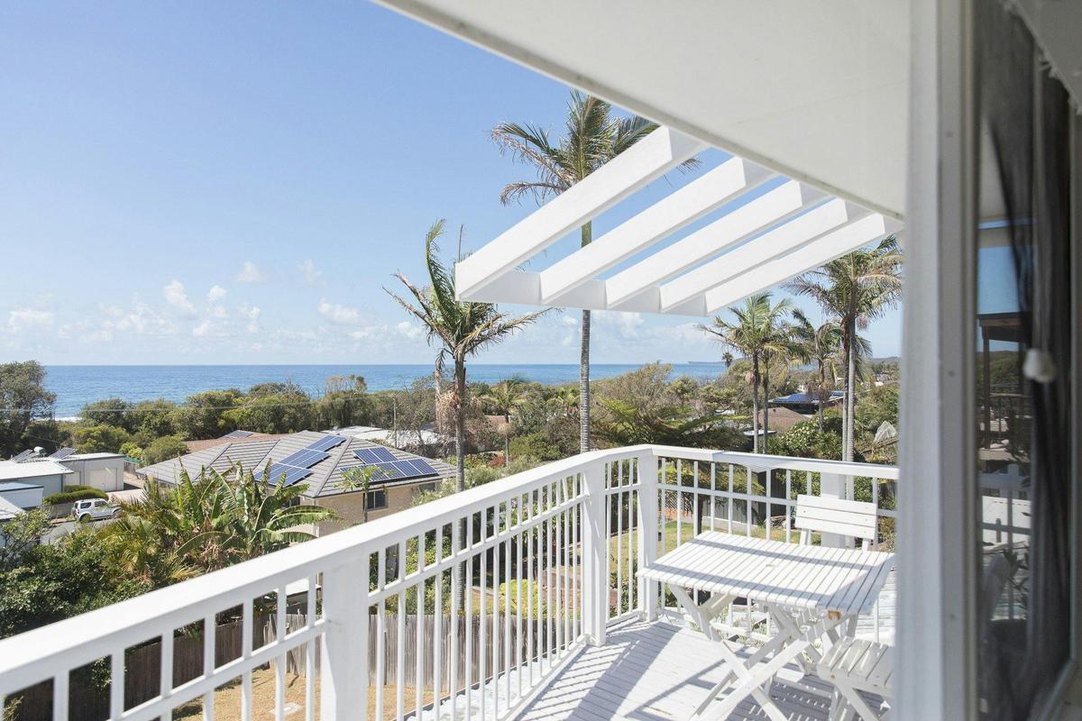 White Beach Cottage - Ocean Views