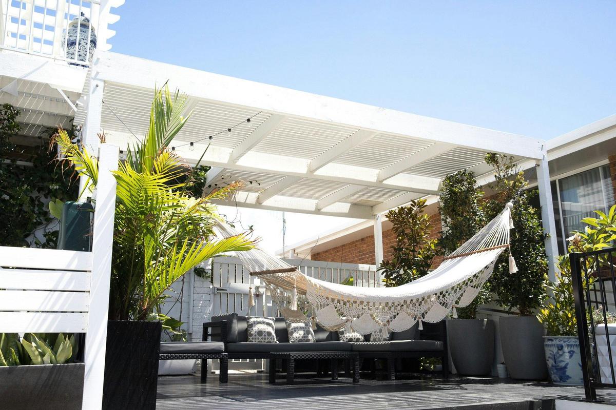 White Beach Cottage - outdoor living