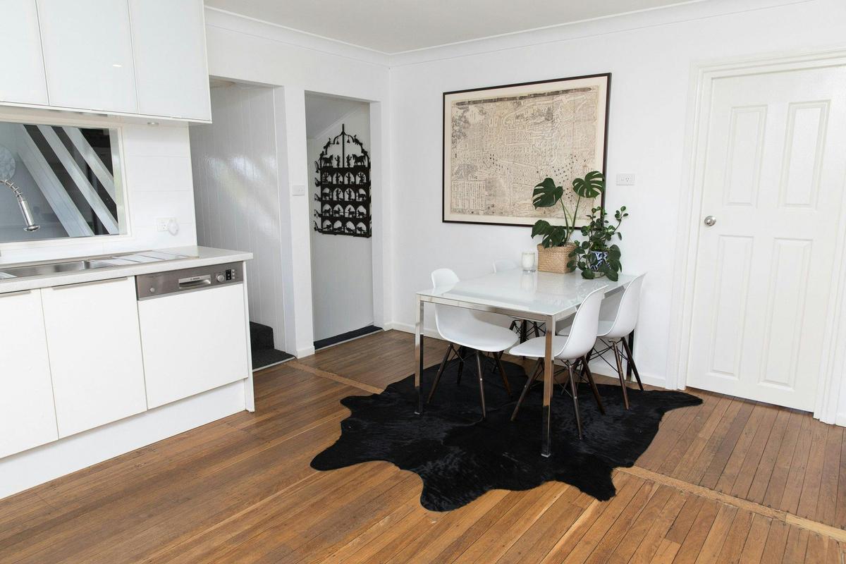 White Beach Cottage - Kitchen/Dining