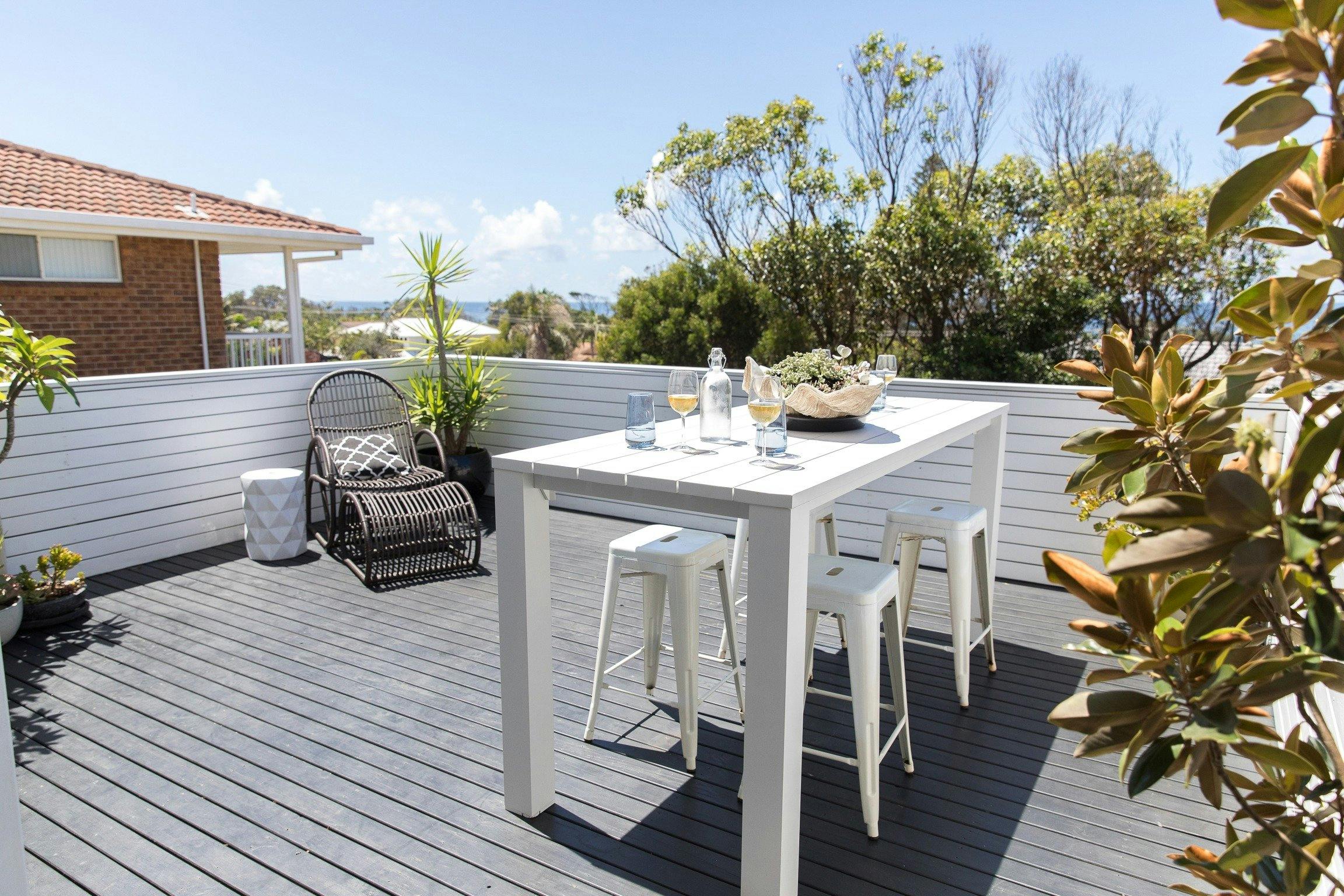 White Beach Cottage - outdoor living