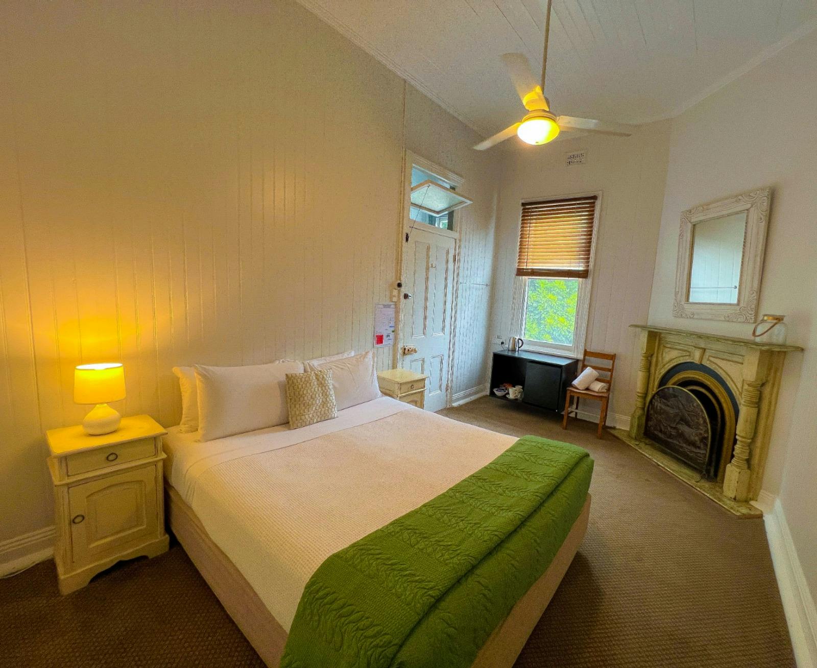 Ulmarra Hotel, Ulmarra NSW - Queen Room (Shared Bathroom)