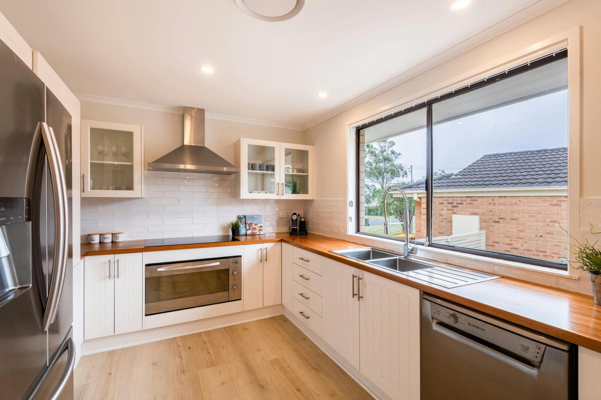 Modern, fully equipped kitchen