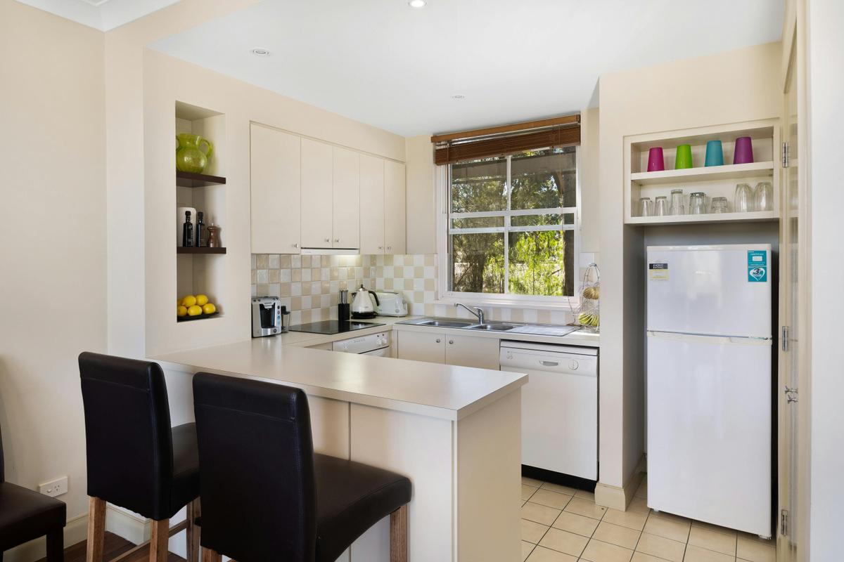 Villa Cabernet Kitchen