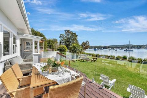 The Little Lake House Waterfront