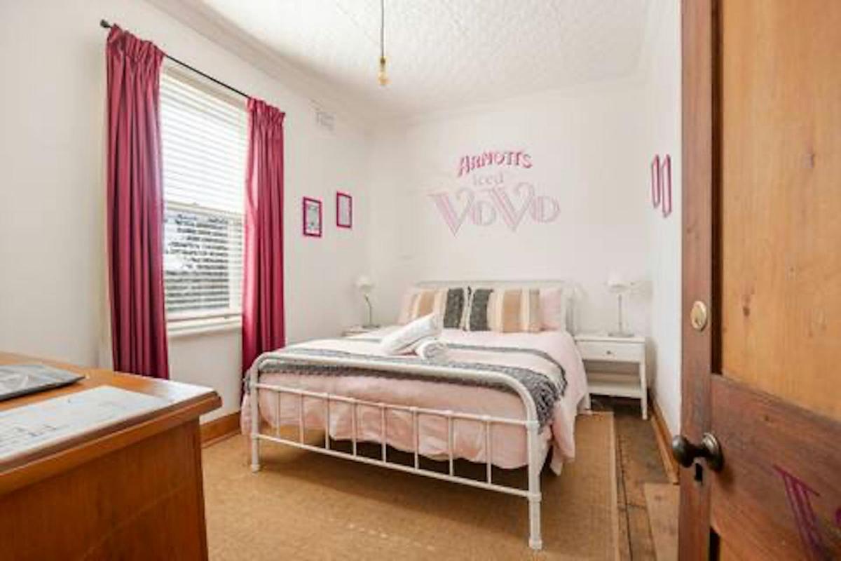 VoVo Bedroom