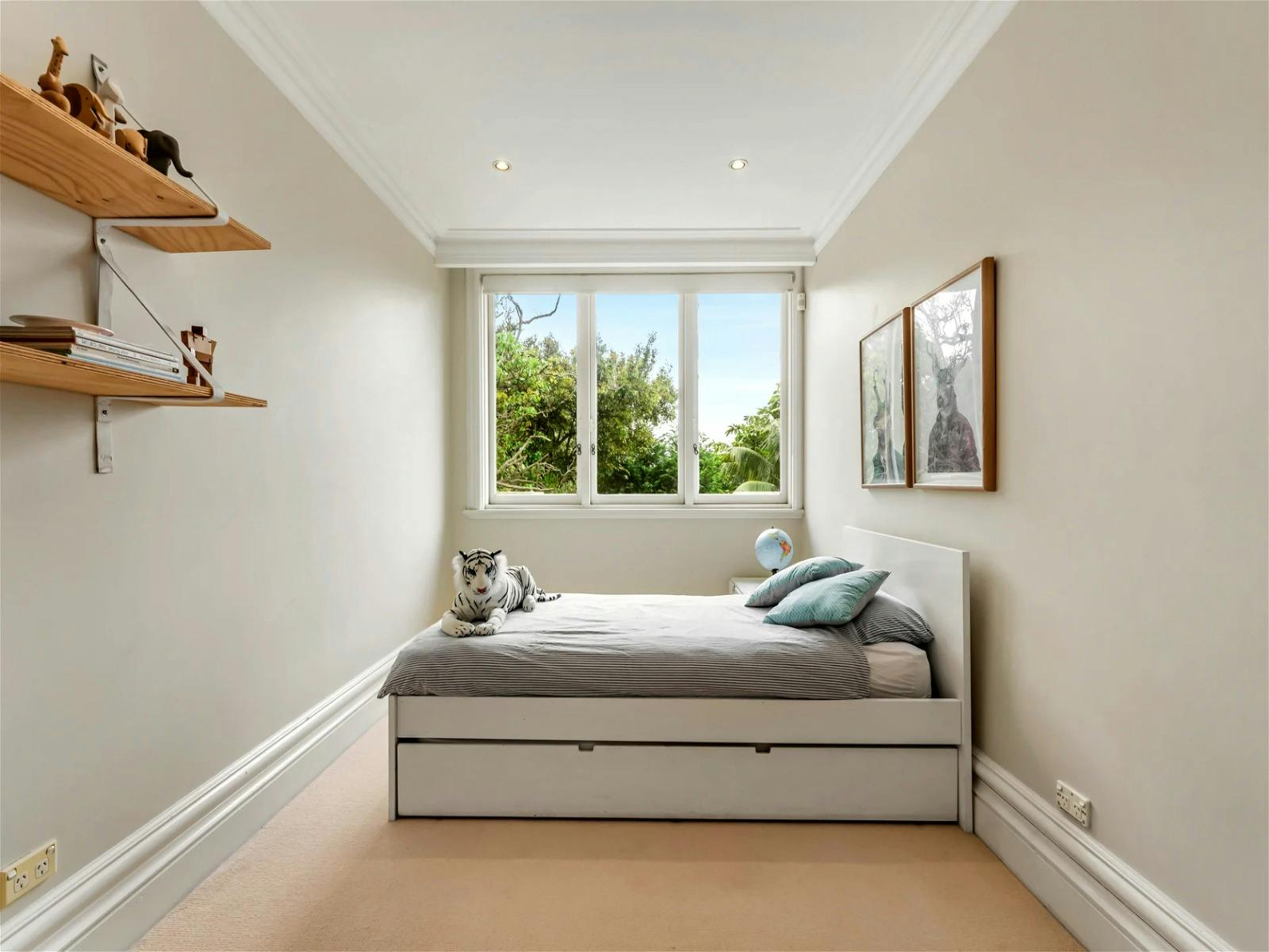 Queen bed - shares family bathroom