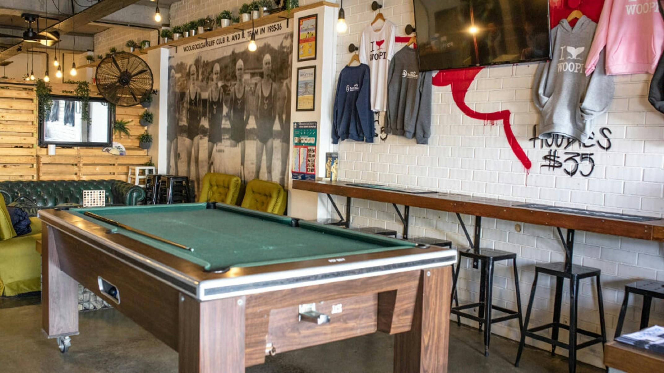 Woopi Backpackers pool table