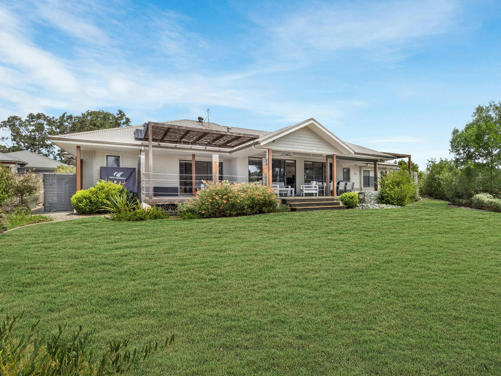 Wombat Lodge backyard and outdoor entertainment area