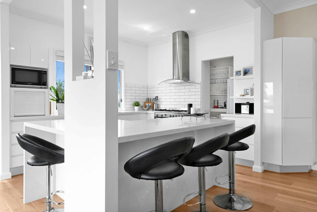 Breakfast bar
