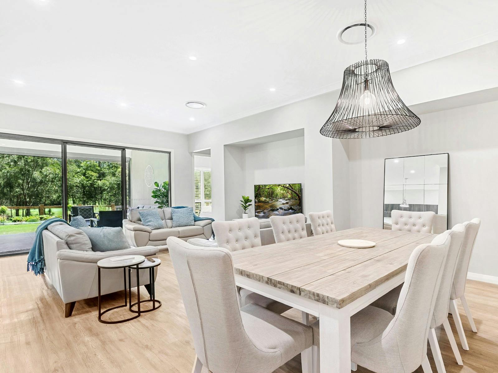 Willows Green dining area and lounge room