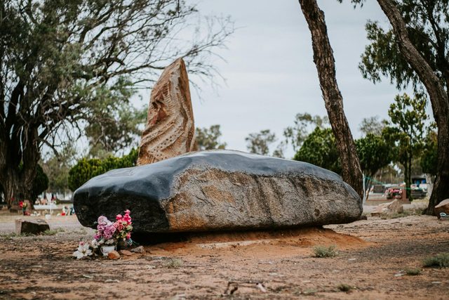 Fred Hollow's Grave and Memorial