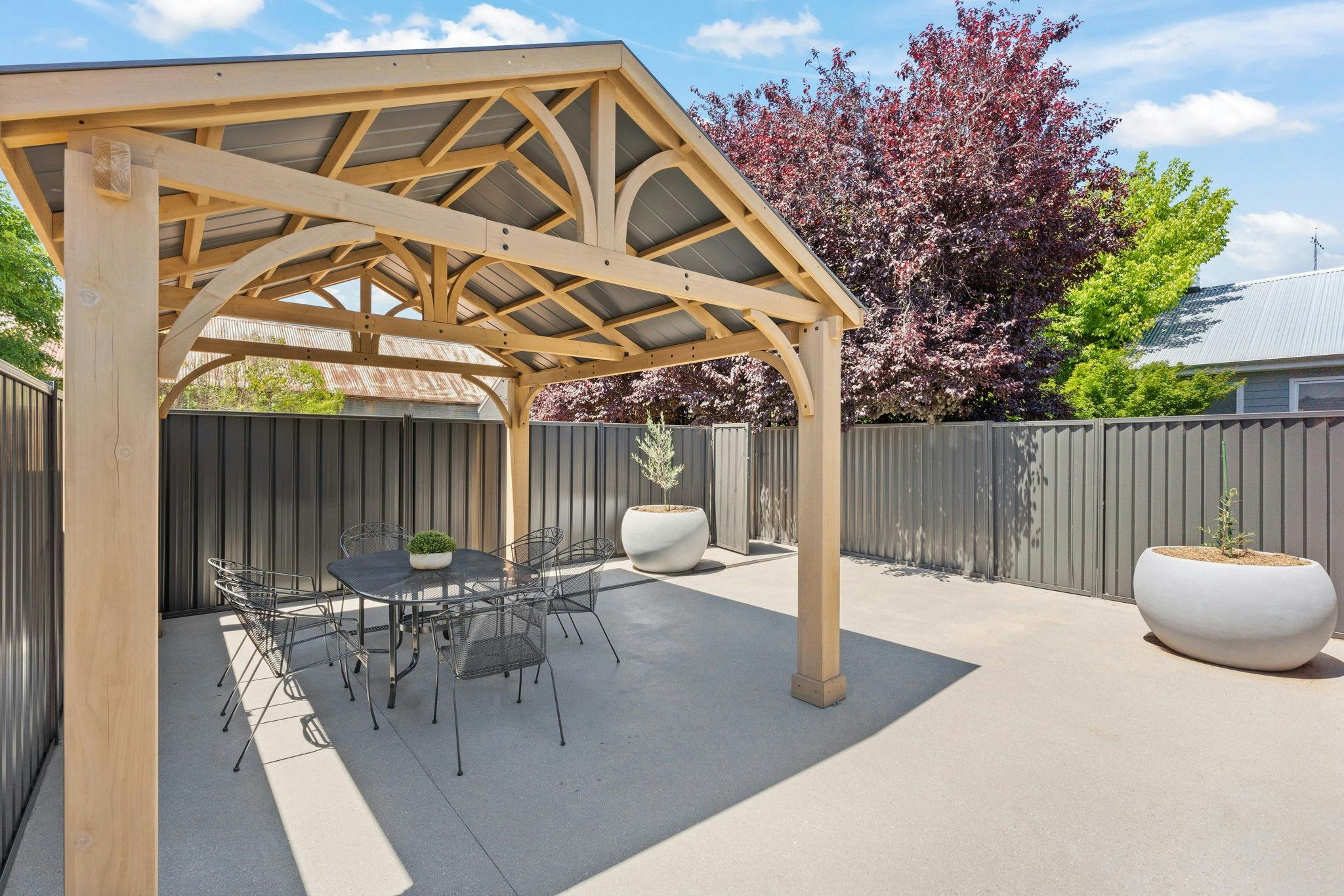 Outdoor Dining area at Wonderful William