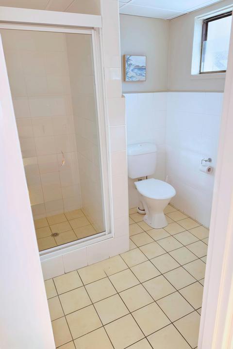 Queen Bathroom