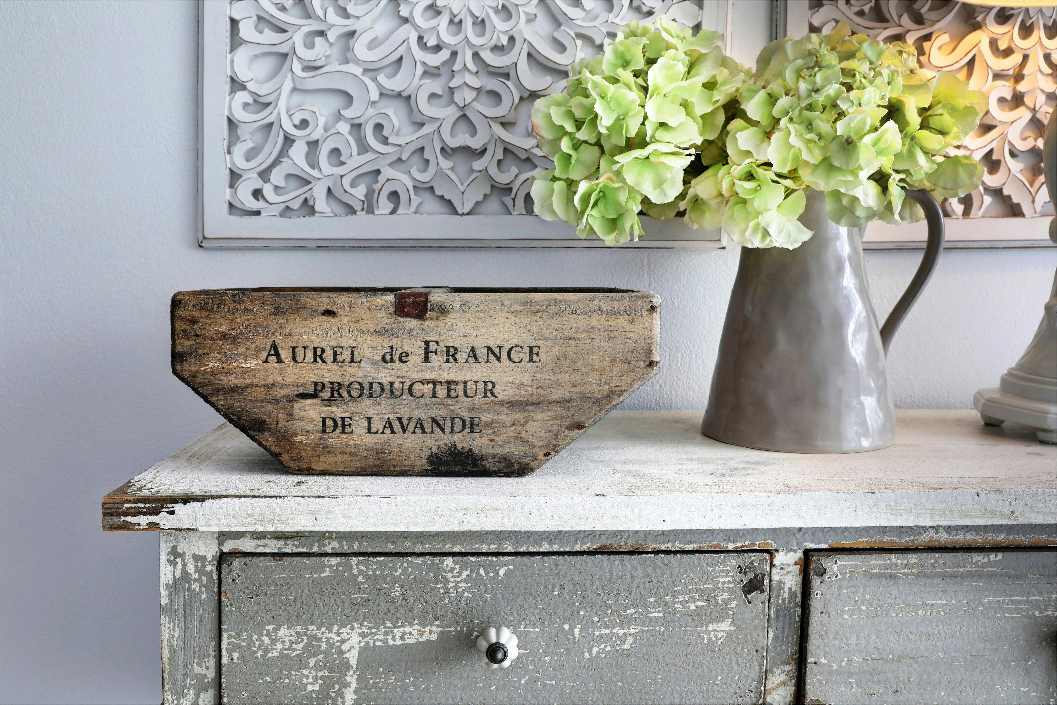 A touch of French in the breezeway.