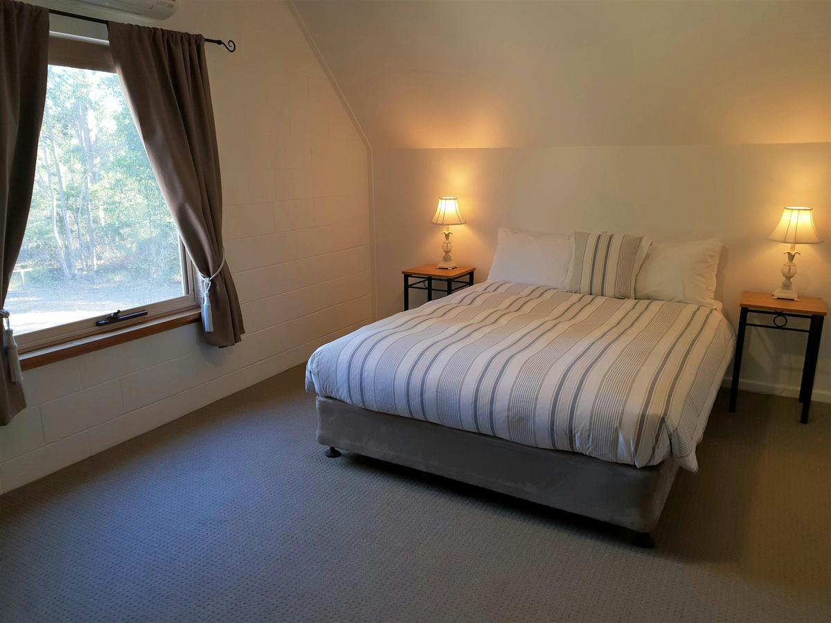 All bed linen, bath towels and complimentary toiletries are provided