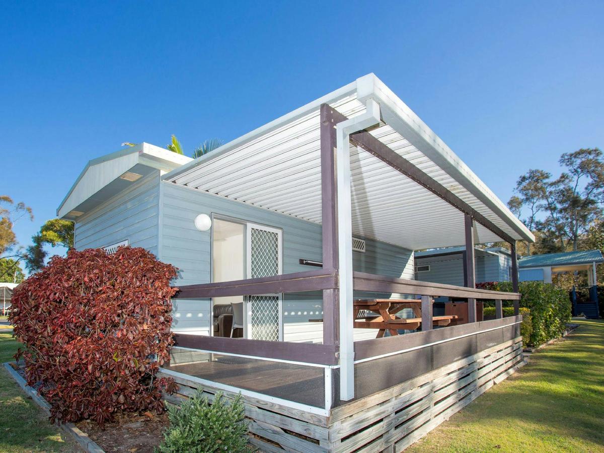 Woolgoolga Lakeside Holiday Park Lake View Cabin