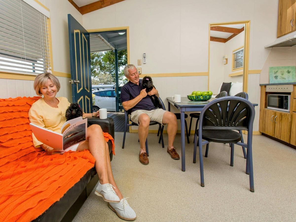 Woolgoolga Lakeside Holiday Park Banksia Cabin