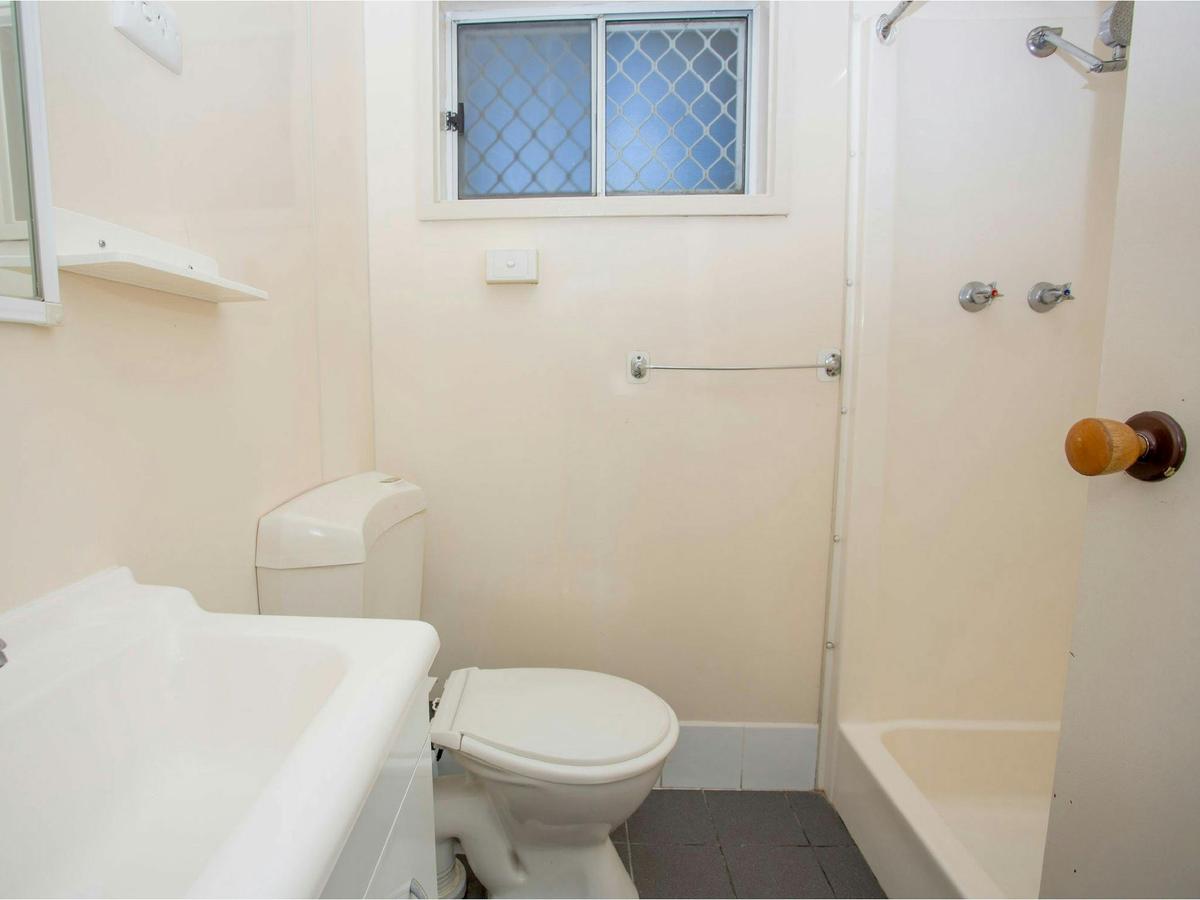 Woolgoolga Lakeside Holiday Park Lake View Cabin