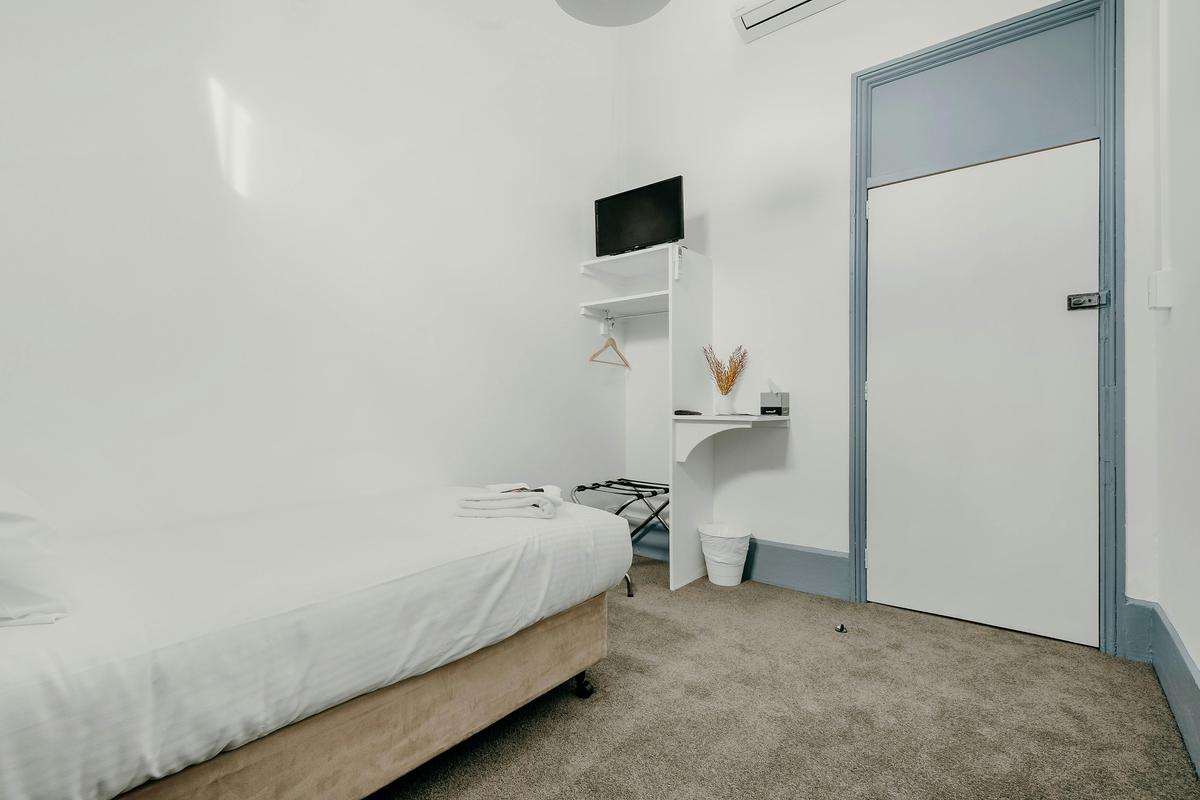 Single Room + Shared Bathroom