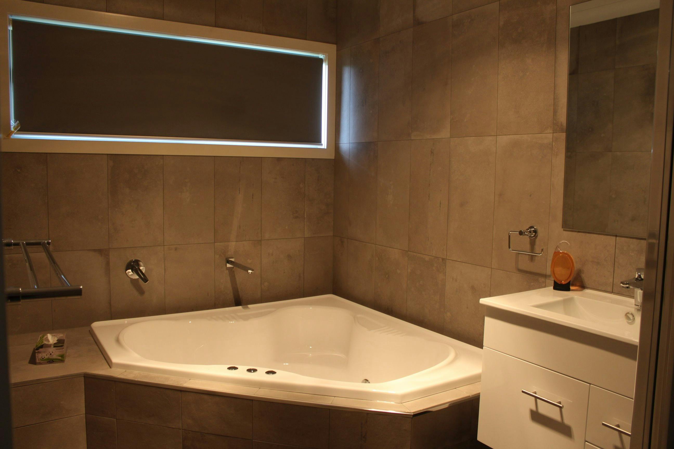 Main bathroom with spa bath