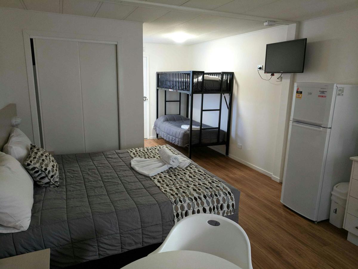 Wollongong Surf Leisure Resort Open Plan Motel Style Air Conditioned Cabin