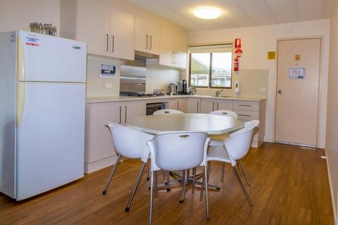 Wollongong Surf Leisure Resort 2 Bedroom Air Conditioned Cabin