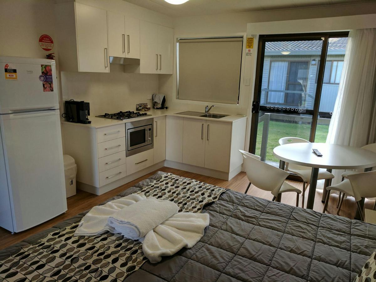 Wollongong Surf Leisure Resort Open Plan Motel Style Air Conditioned Cabin