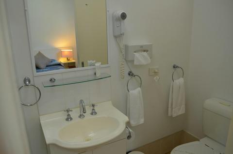 Deluxe Double Bathroom