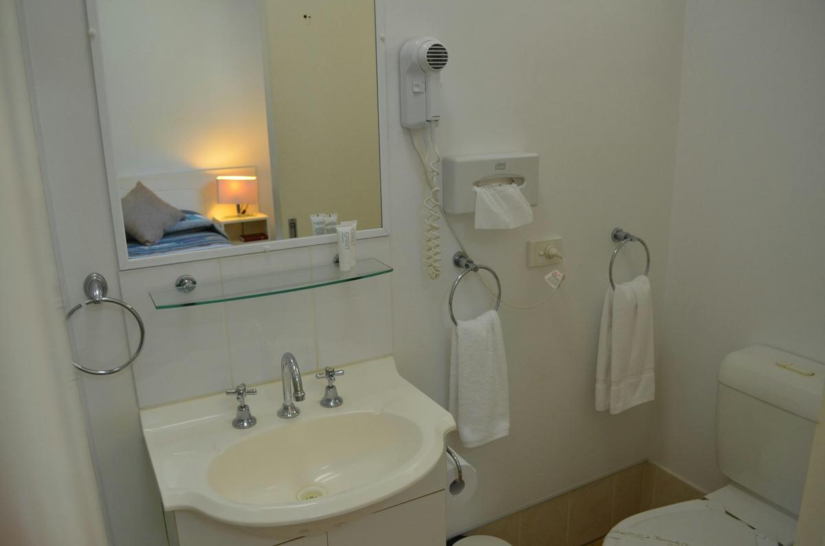 Deluxe Double Bathroom